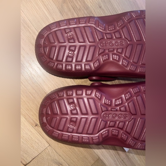 Crocs Classic Lined Clog in Maroon - Picture 5 of 11